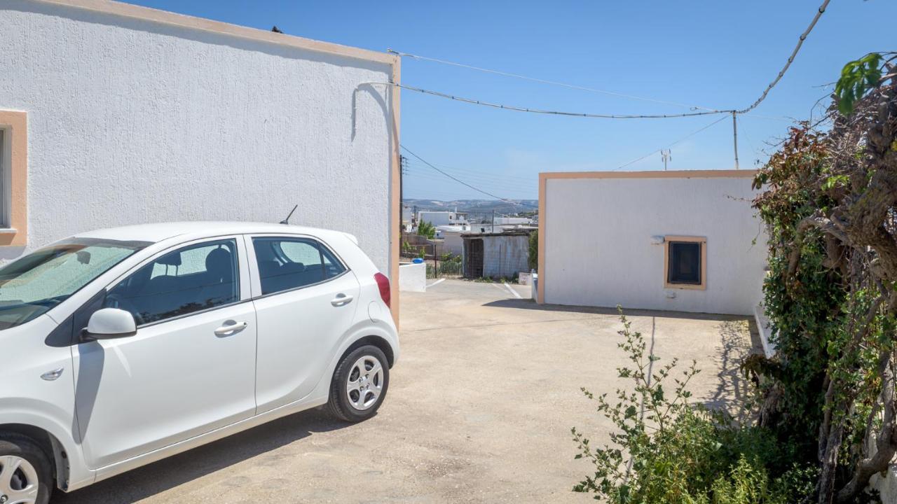 Limestone In Milos Triovasálos Exteriér fotografie